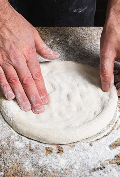 تهیه خمیر پیتزای خانگی