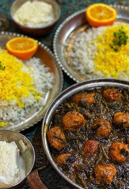 خورشت آلو اسفناج با کته ایرانی