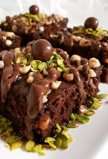 کیک الحمرا با کرم شکلاتی